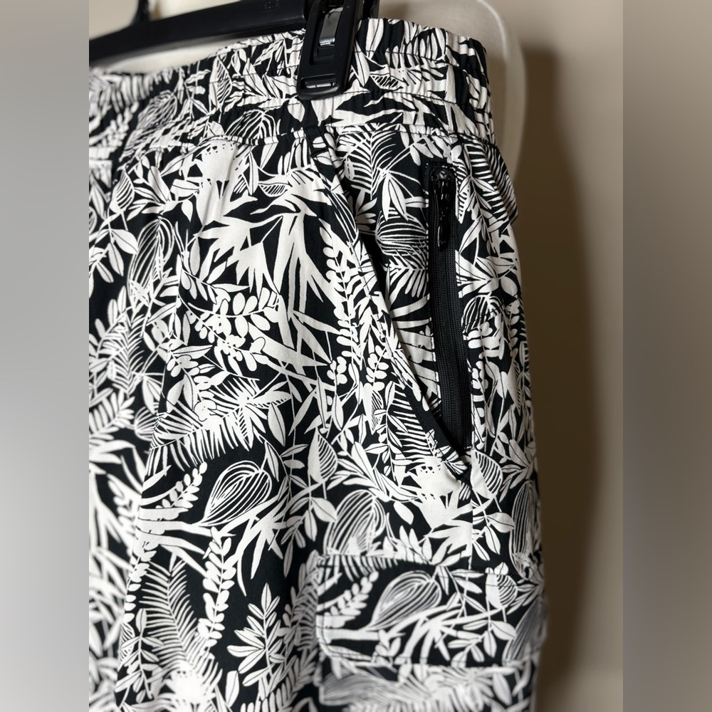 Talbots Black and White Floral Skort - Picture 5 of 13